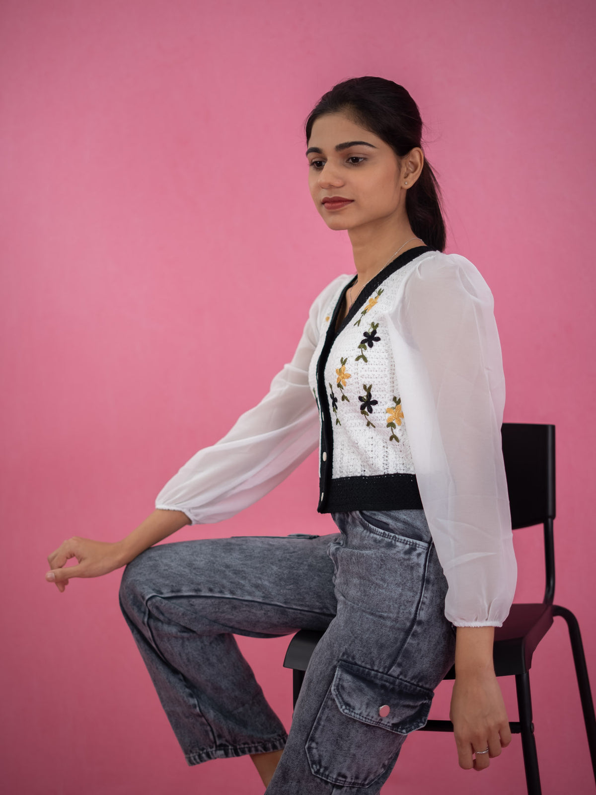 Women V Neck Floral Knitted Short Top, casual white knitted floral top black