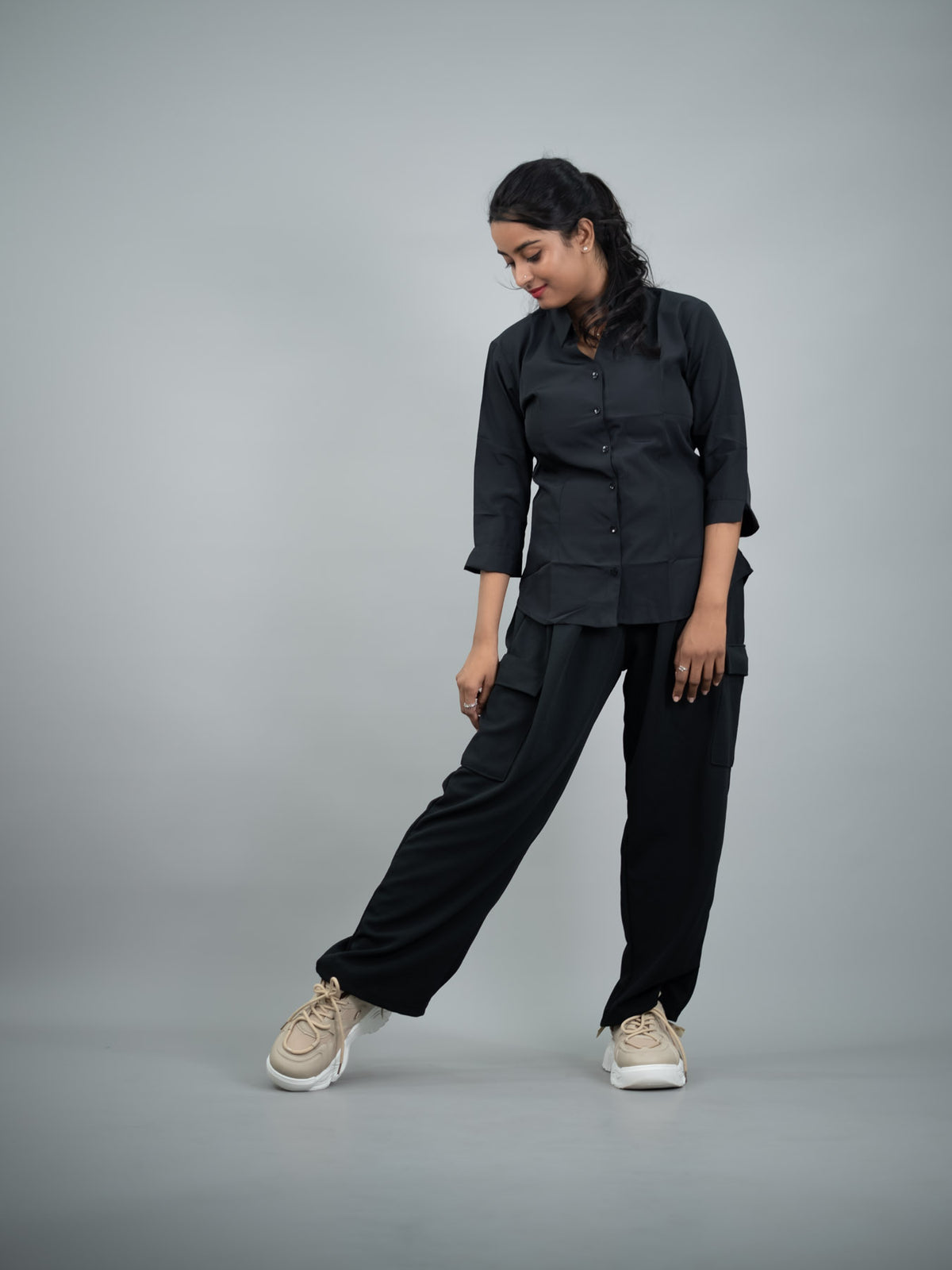 Free size black cargo pants with pockets with elastic waist and waistband