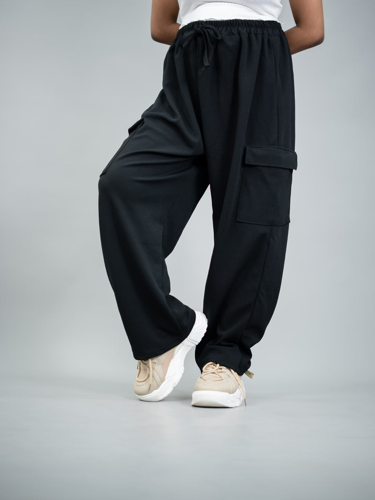 Free size black cargo pants with pockets with elastic waist and waistband