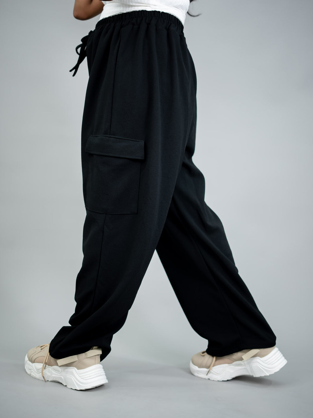 Free size black cargo pants with pockets with elastic waist and waistband