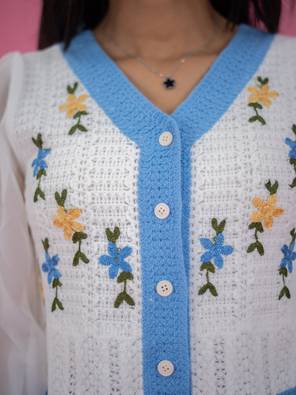 Women V Neck Floral Knitted Short Top, casual white knitted floral top blue