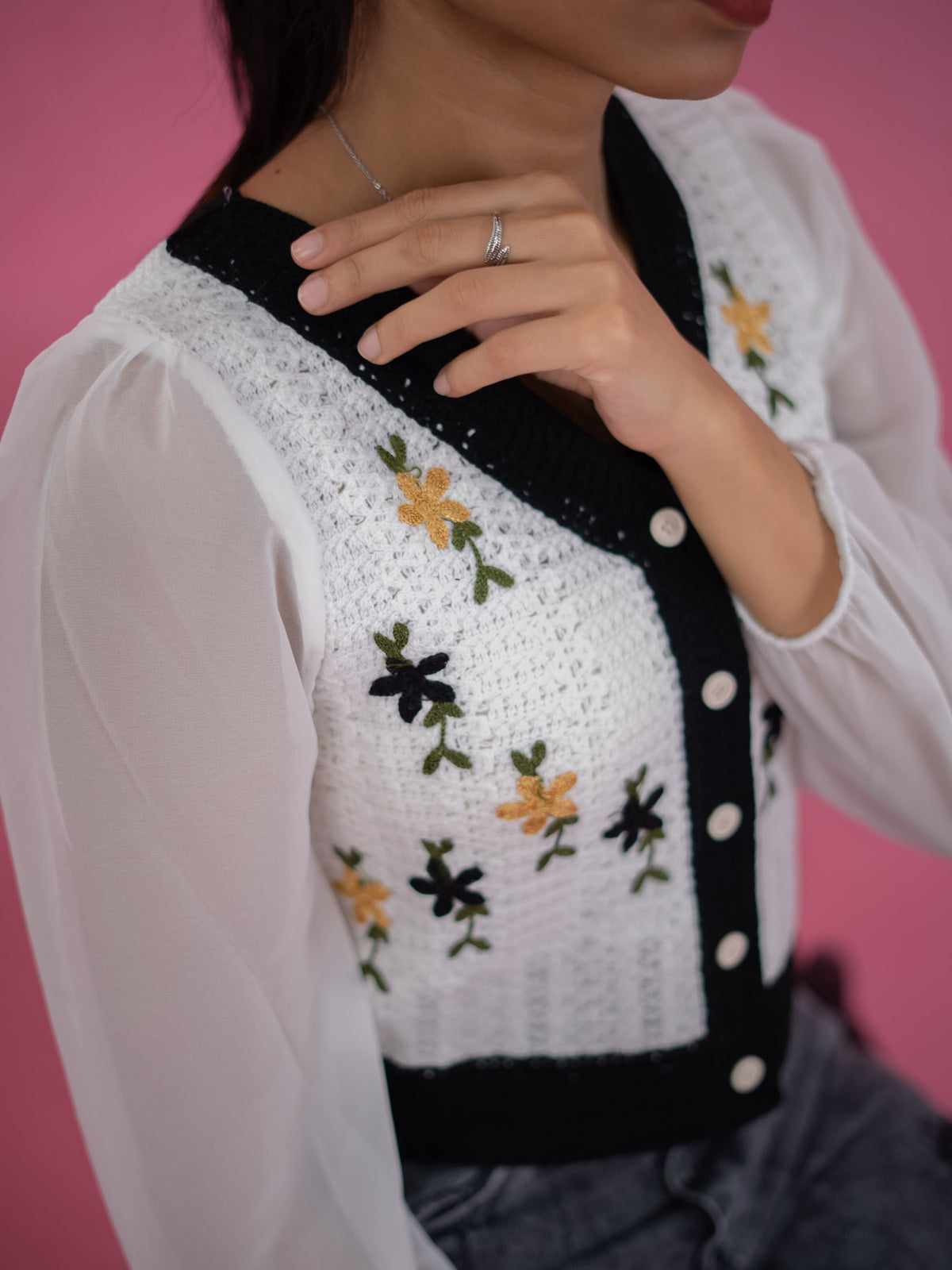 Women V Neck Floral Knitted Short Top, casual white knitted floral top black